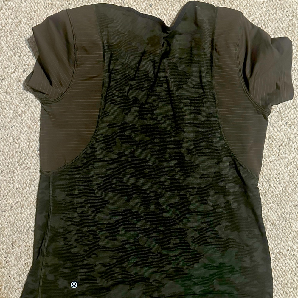 Lulu lemon green camo t shirt dry fit
